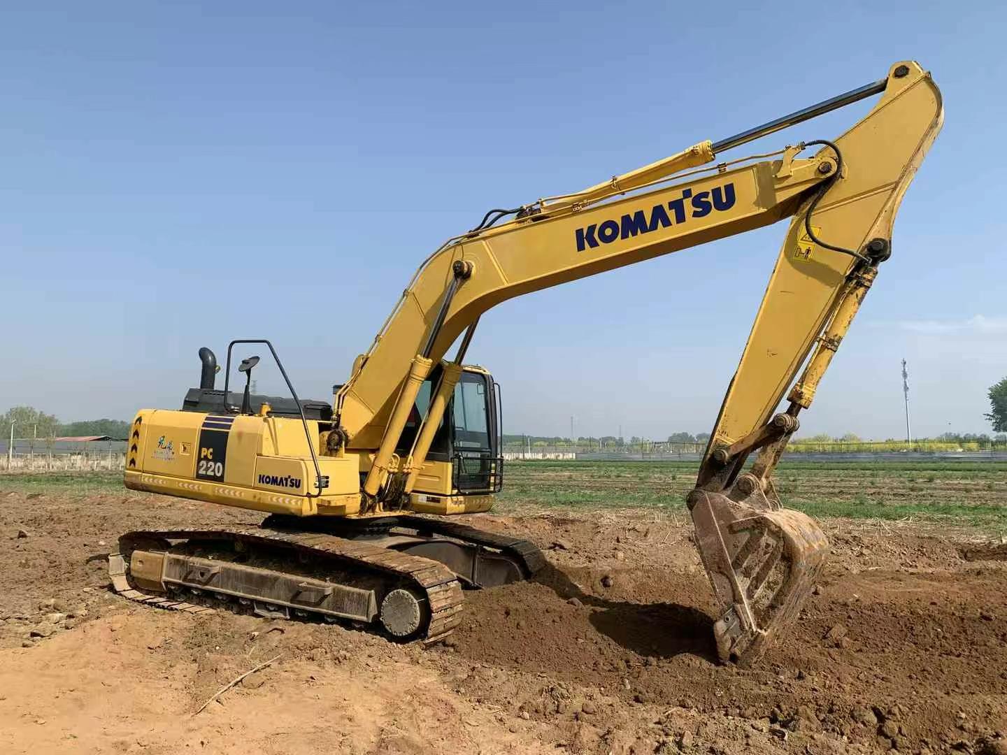 Buy Komatsu PC220 Used Excavator / 1
