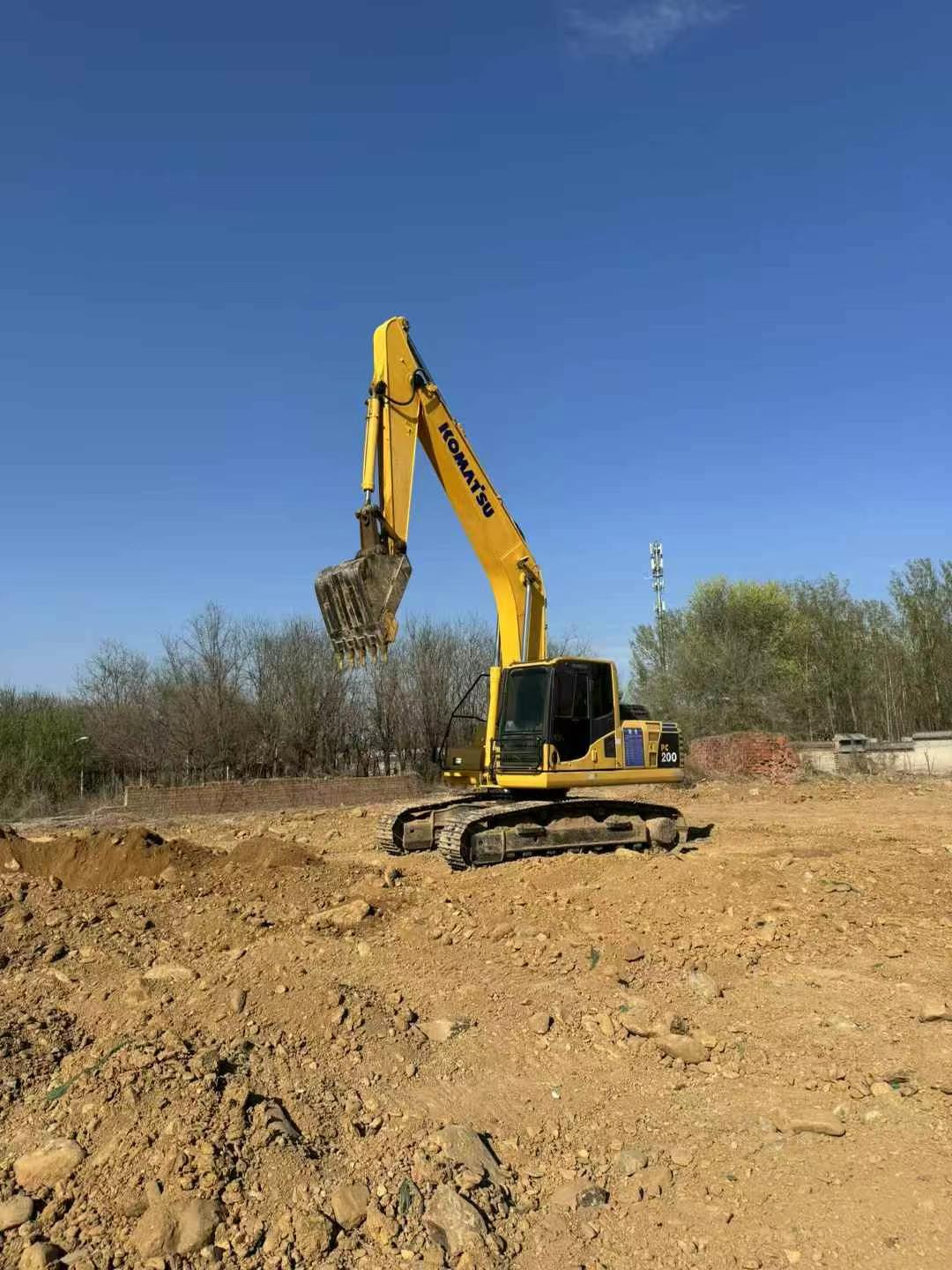 Buy Komatsu PC200 Used Excavator / 1