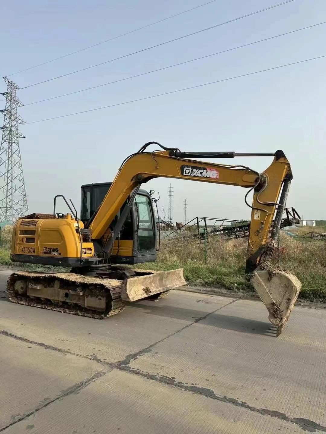 Buy XCMG XE75WD Used Excavator / 1