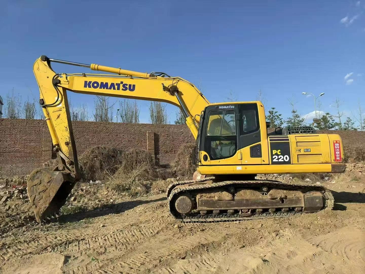 Buy Komatsu PC220 Used Excavator / 2 Used Komatsu PC220 Excavator 2017 Model / 2