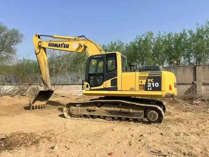 Buy Komatsu PC210 Used Excavator / 1