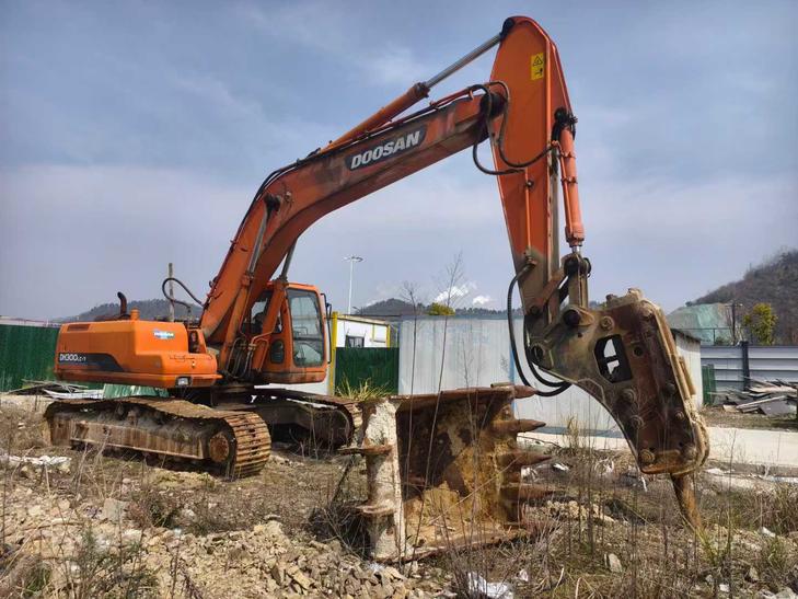 Buy Doosan DL300 Used Excavator / 1