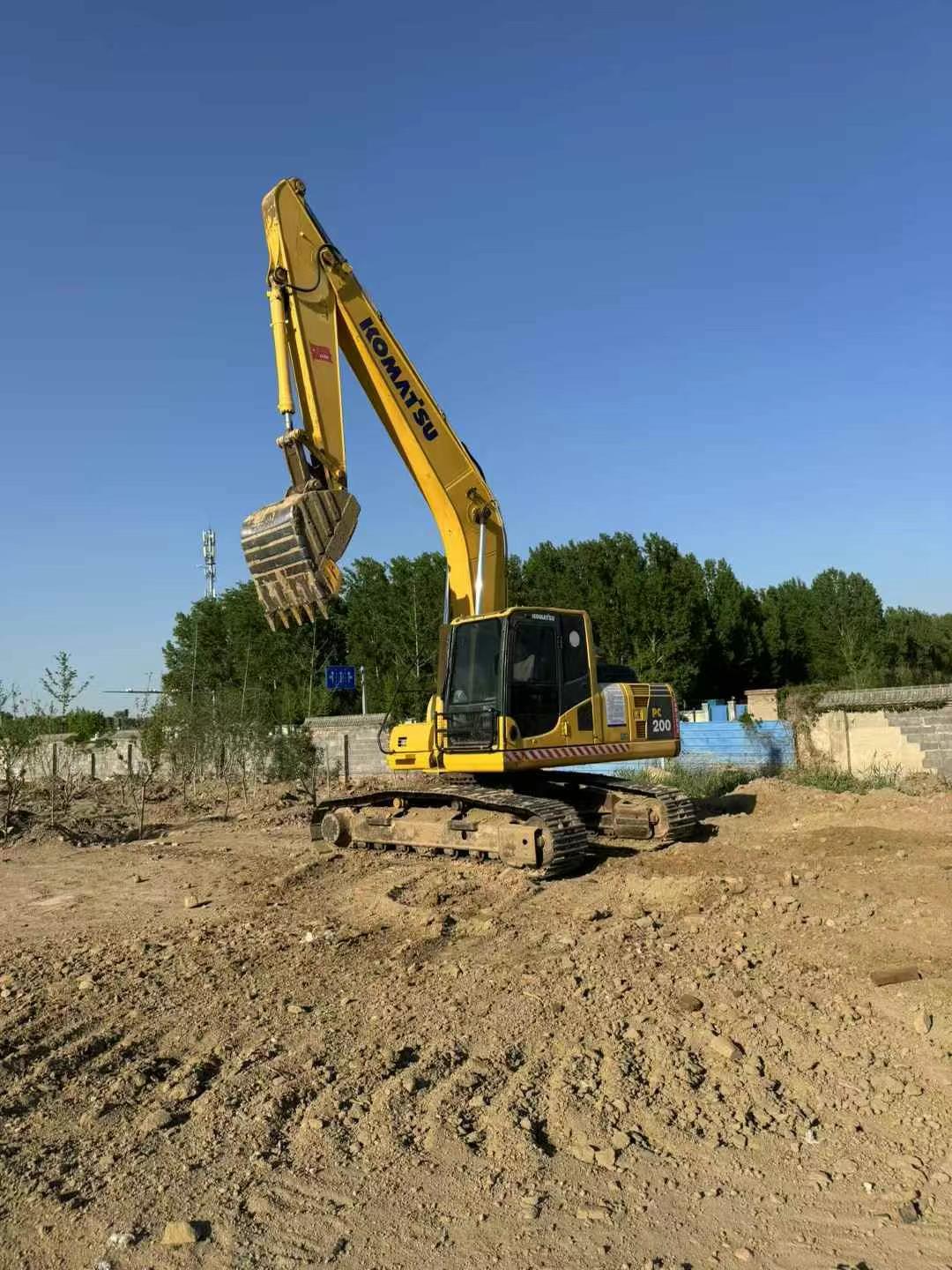 Buy Komatsu PC200 Used Excavator / 1