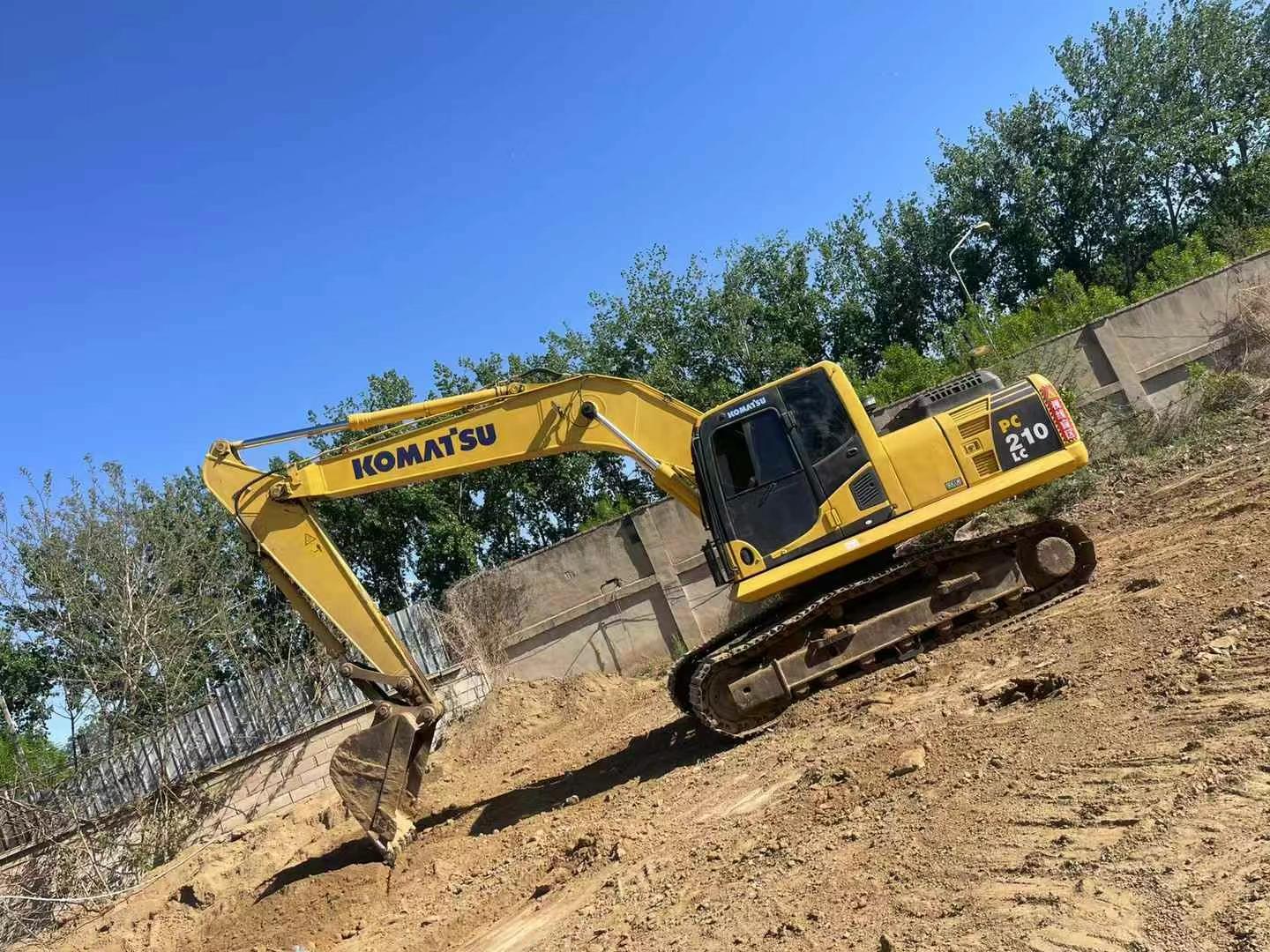 Buy Komatsu PC200 Used Excavator / 1