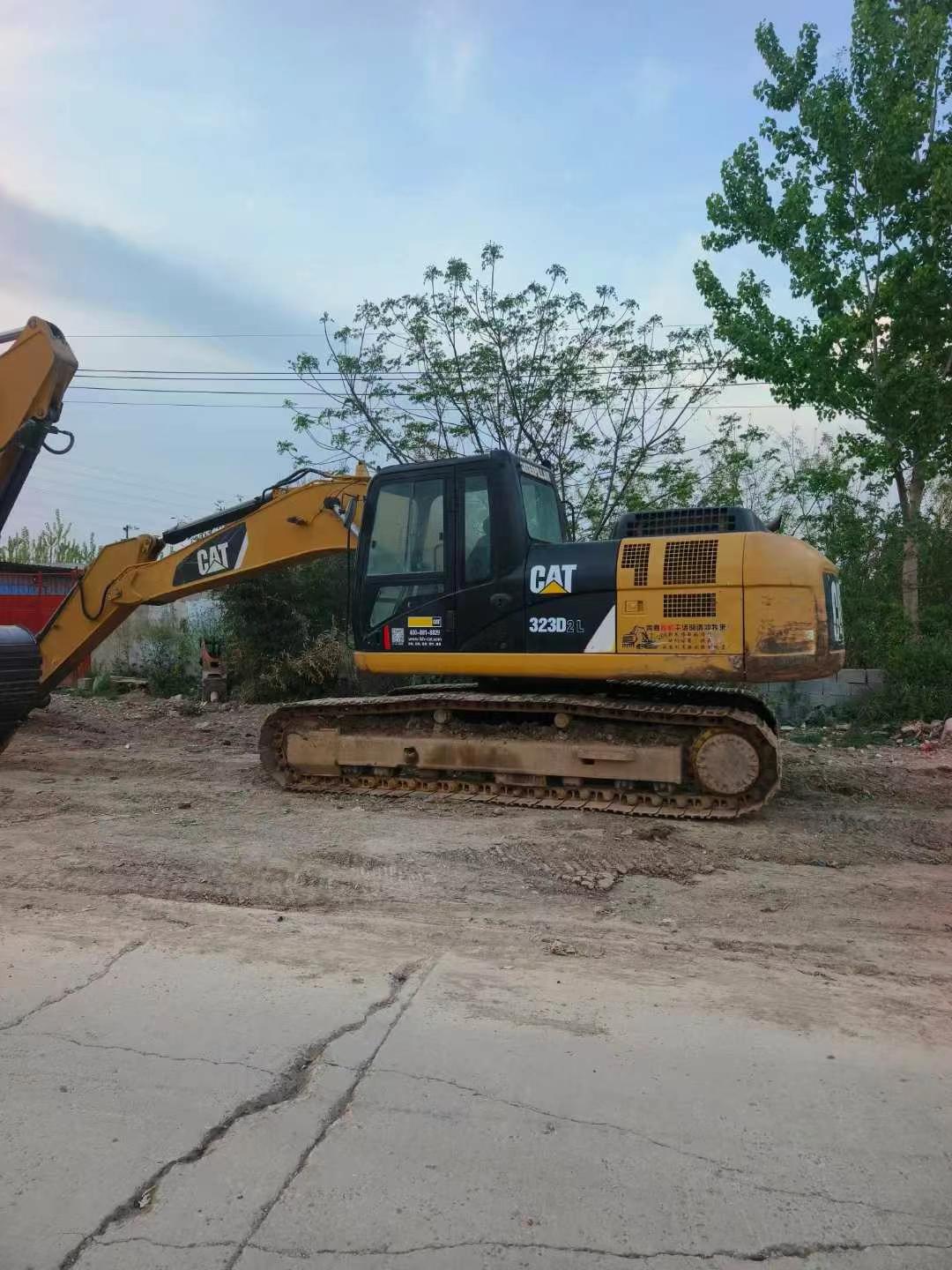 Buy Caterpillar 323D2L Used Excavator / 1