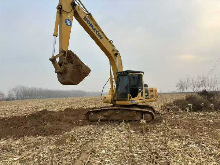 Buy Komatsu PC220 Used Excavator / 2 Used Komatsu PC220 Excavator 2016 Model / 2