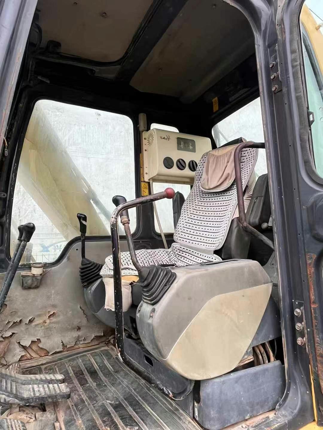 Buy Komatsu PC60-7 Used Excavator / 7 Used Komatsu PC60-7 Excavator 2010 Model / 7