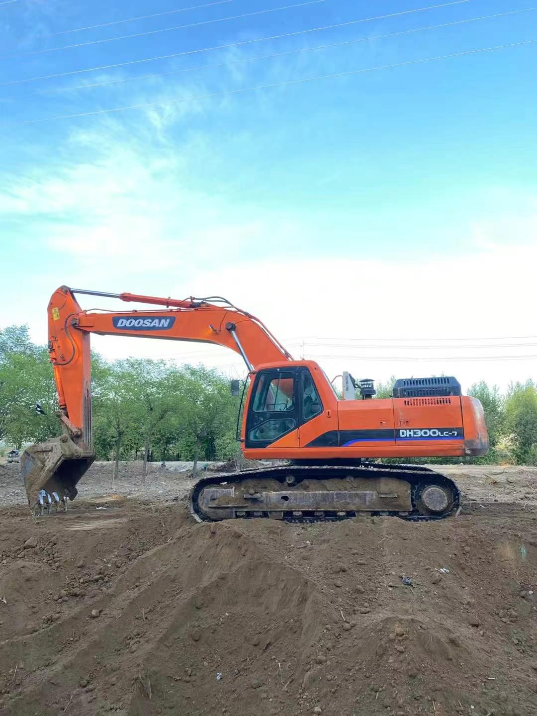 Buy Doosan DH300 Used Excavator / 1