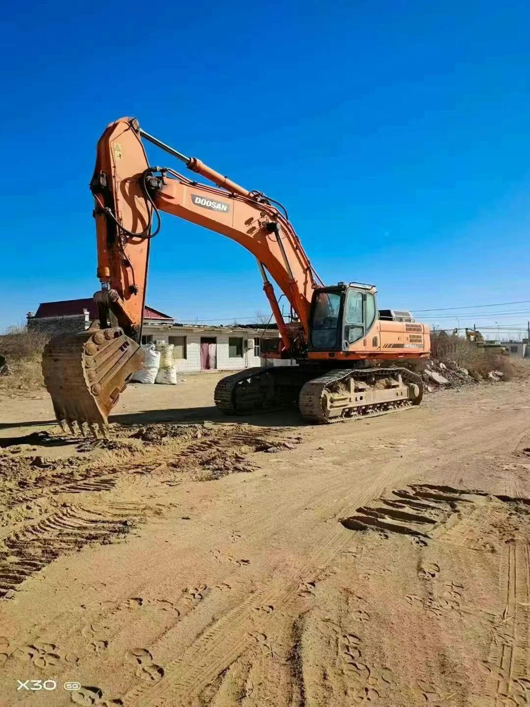 Buy Doosan DX520LC Used Excavator / 1