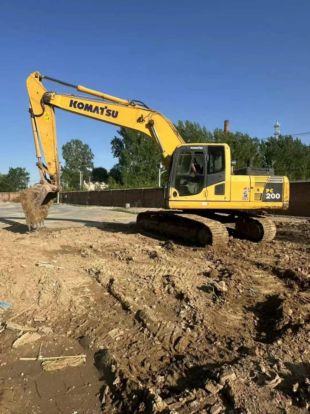 Buy Komatsu PC200 Used Excavator / 1