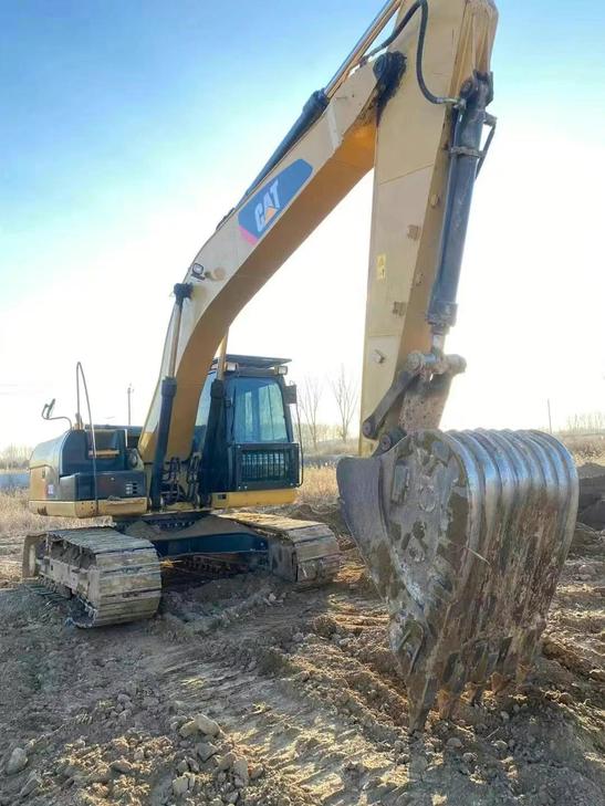 Buy Caterpillar 320D Used Excavator / 1