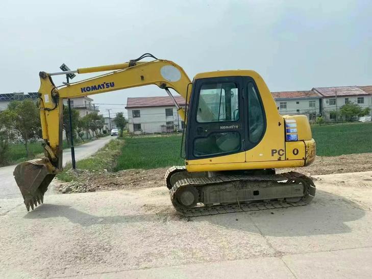 Buy Komatsu PC60 Used Excavator / 1