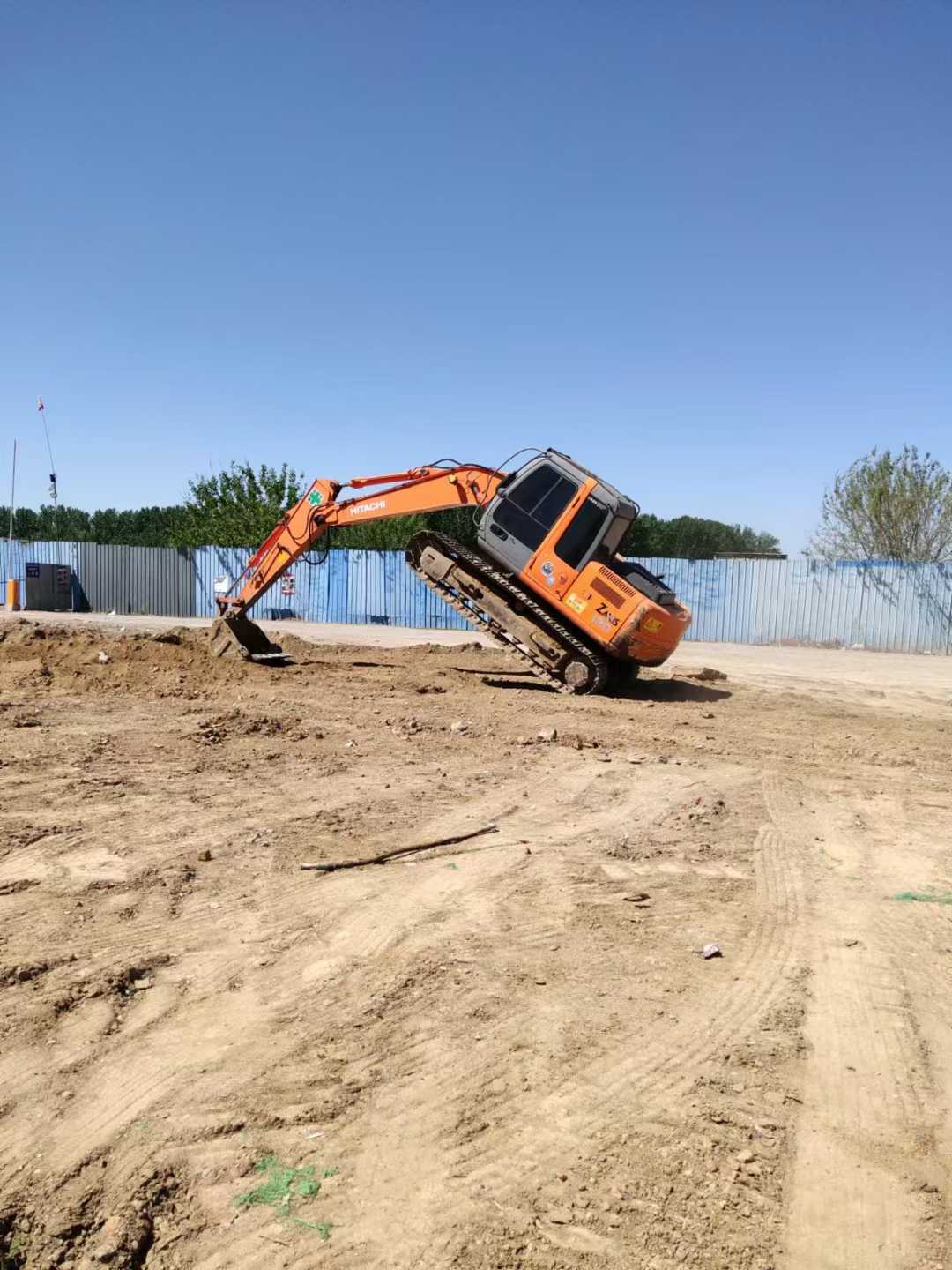 Buy Hitachi ZX120 Used Excavator / 1