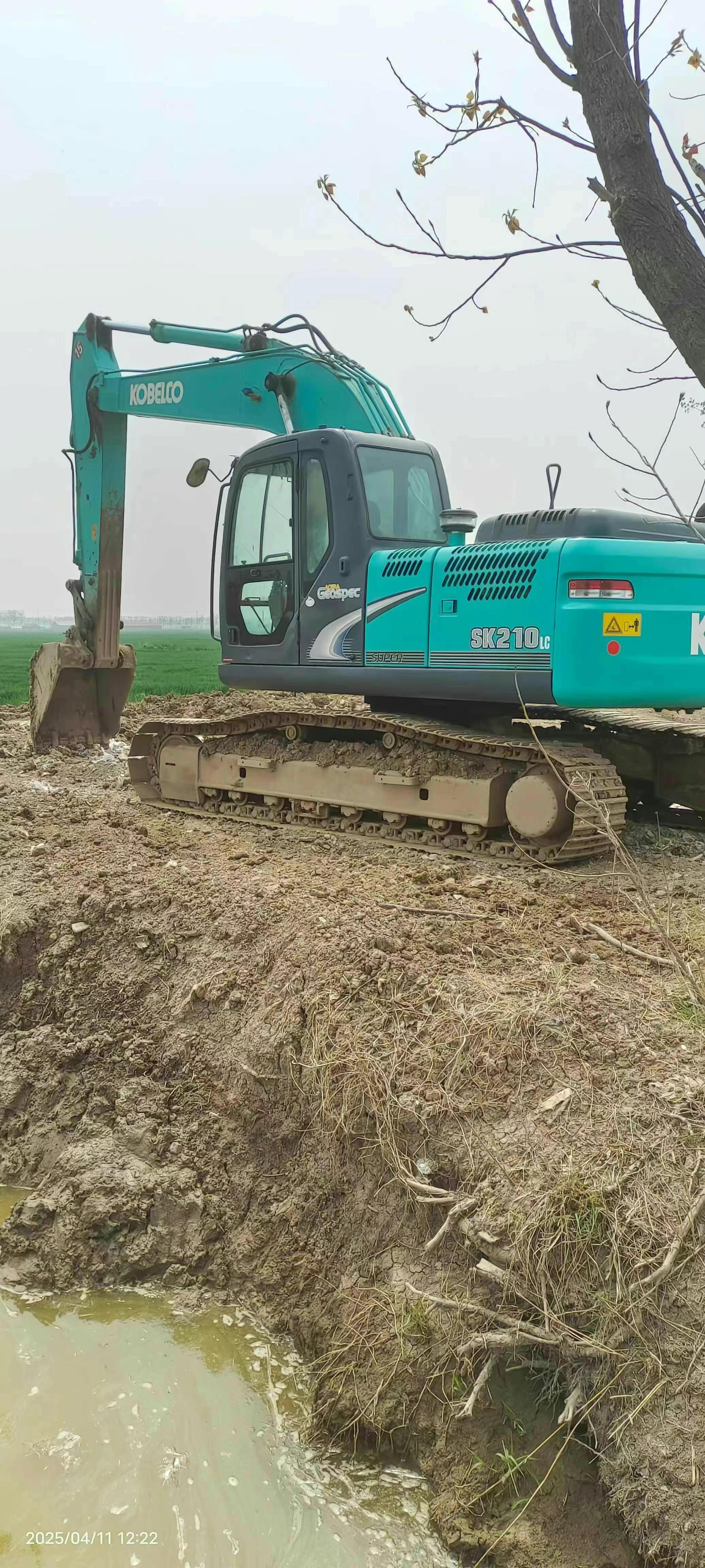 Buy Kobelco SK210 Used Excavator / 1