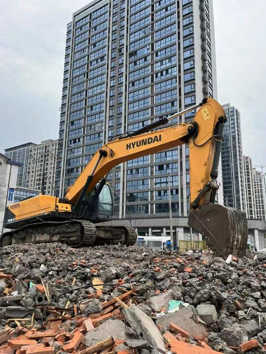 Buy Hyundai 350LC-9V Used Excavator / 1