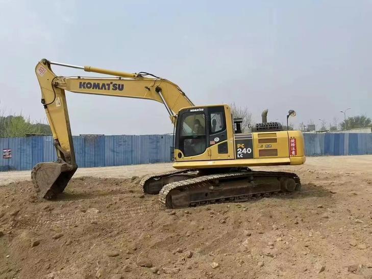 Buy Komatsu PC240-11M0 Used Excavator / 1