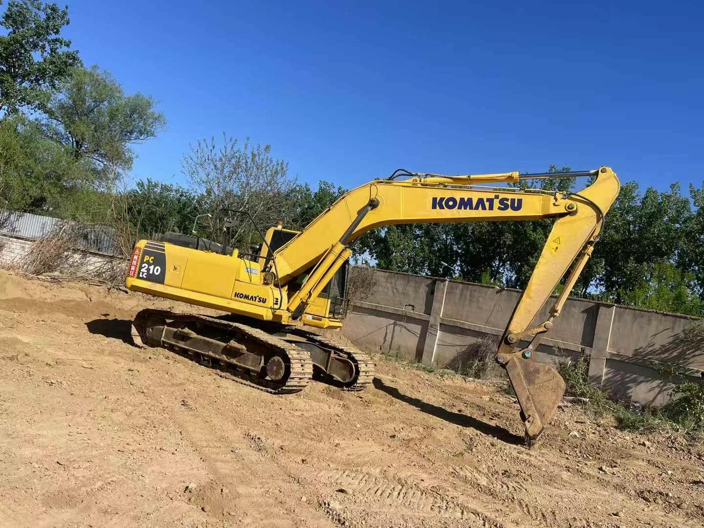 Buy Komatsu PC200 Used Excavator / 2 Used Komatsu PC200 Excavator 2016 Model / 2