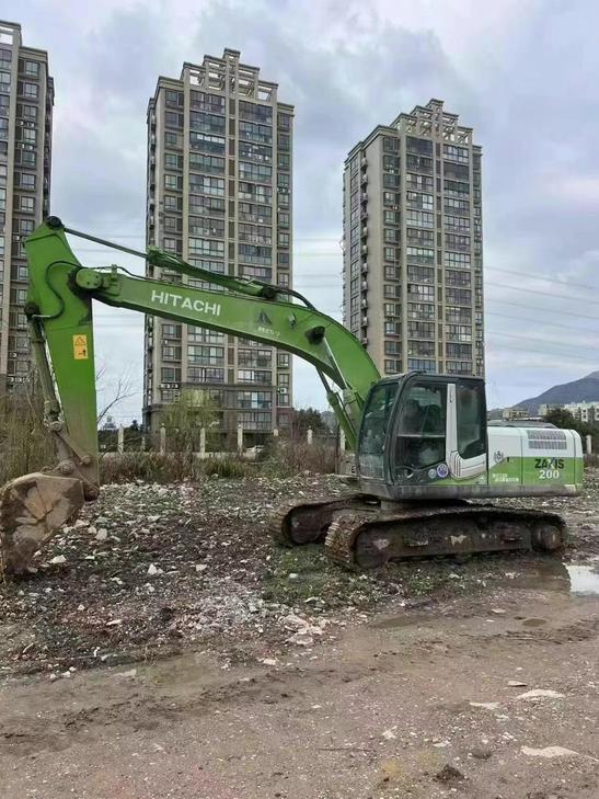 Buy Hitachi ZAXIS200 Used Excavator / 1