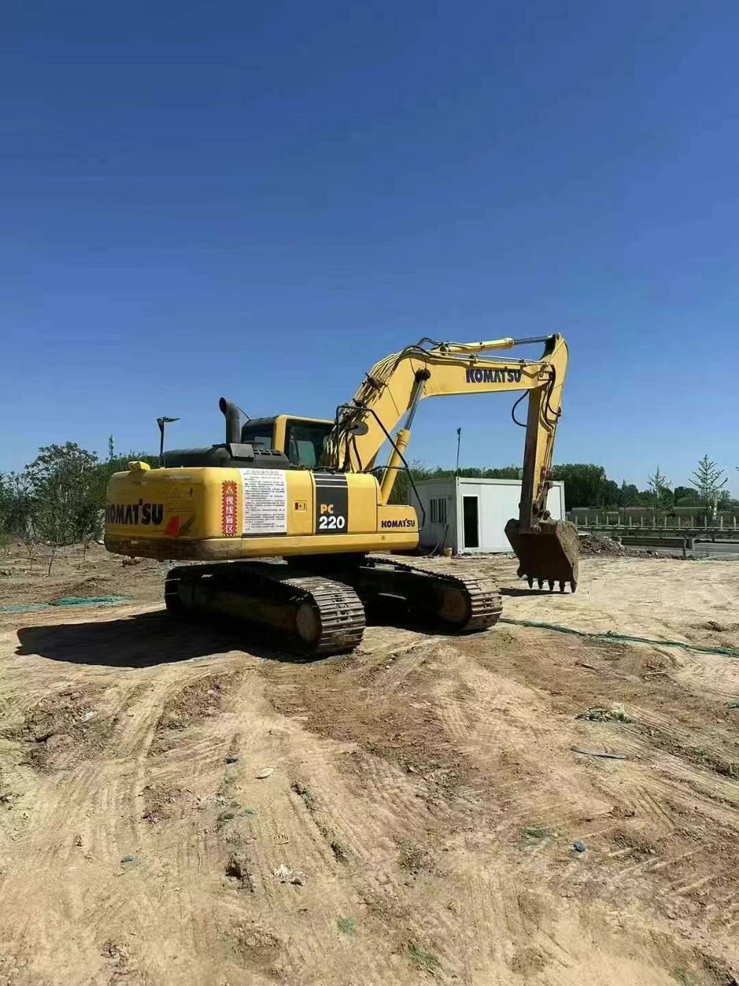 Buy Komatsu PC220 Used Excavator / 2 Used Komatsu PC220 Excavator 2016 Model / 2