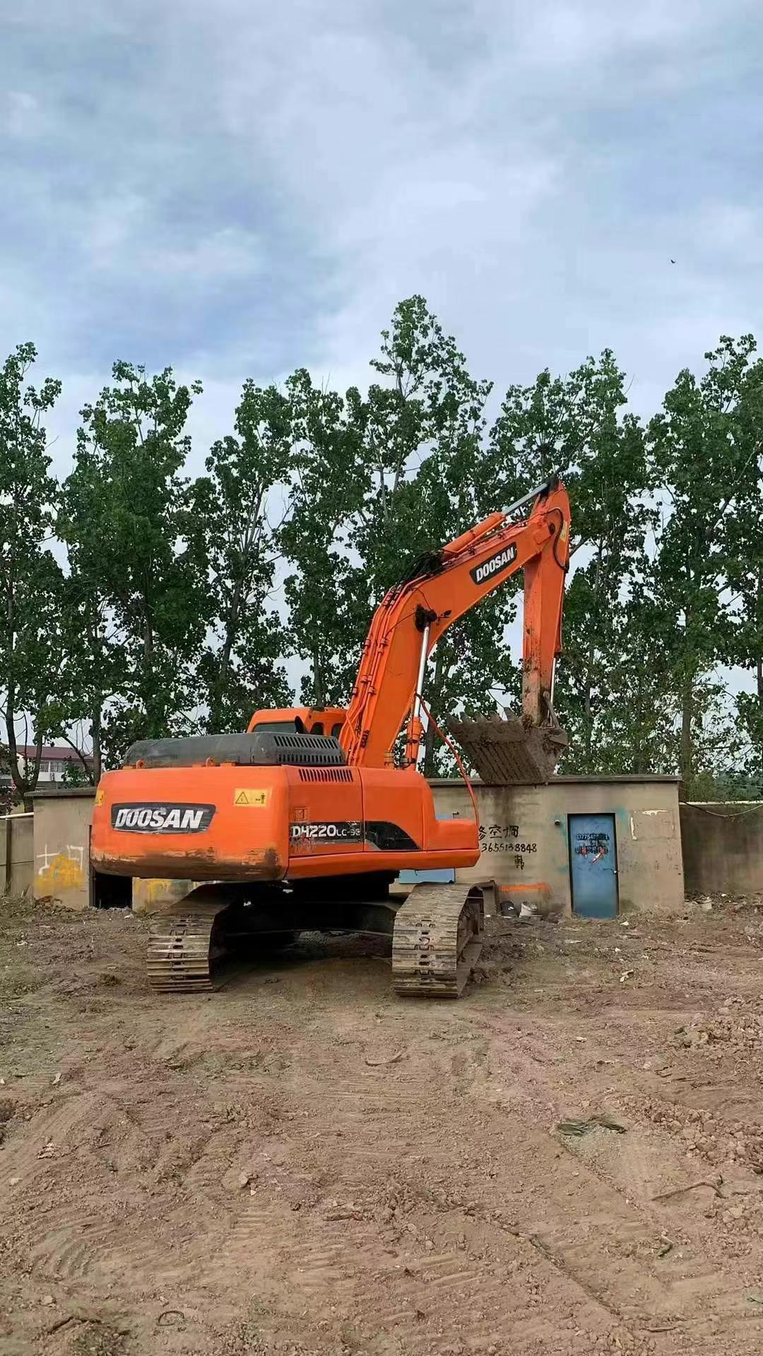 Buy Doosan DH220 Used Excavator / 2 Used Doosan DH220 Excavator 2014 Model / 2