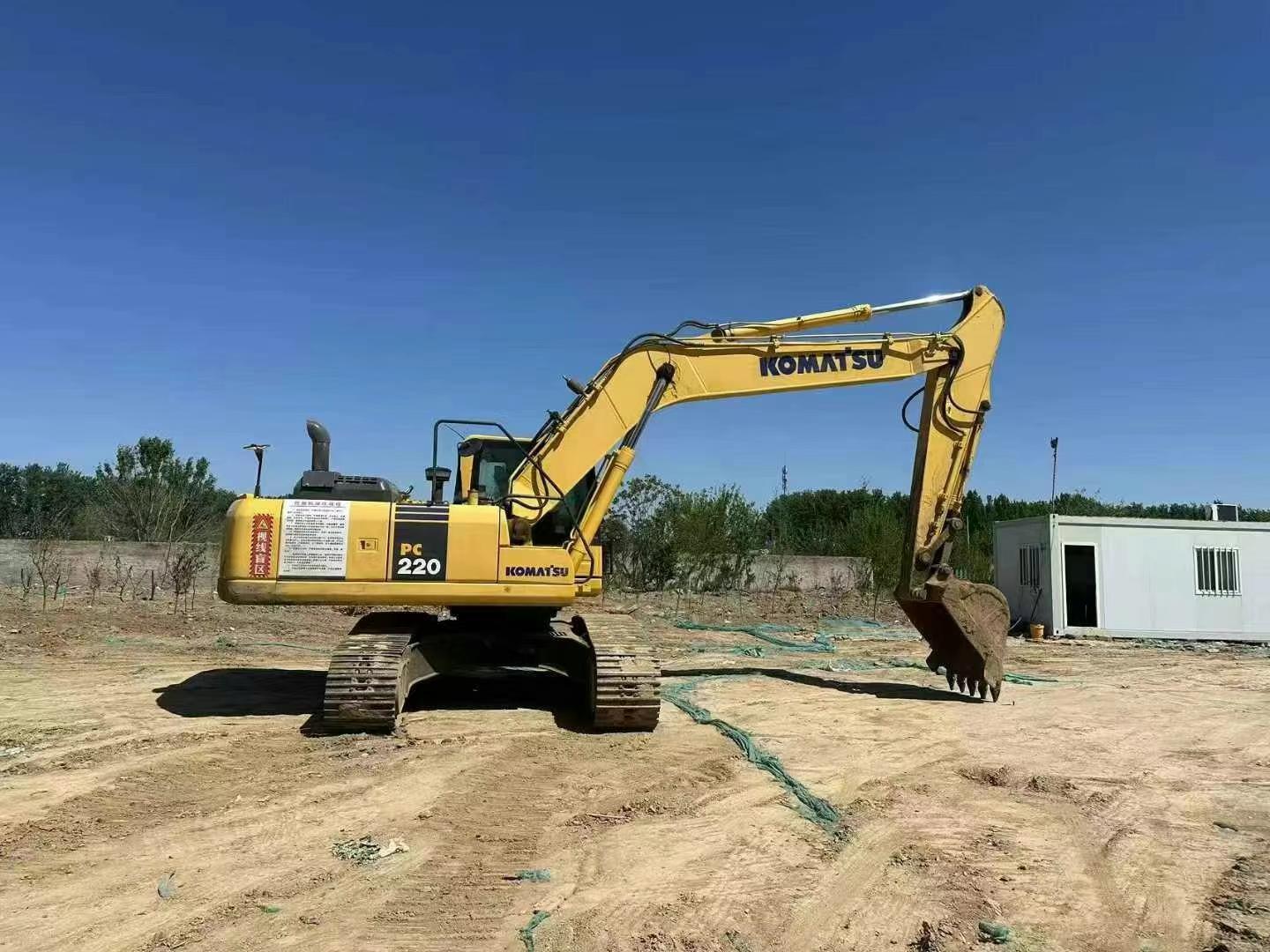 Buy Komatsu PC220 Used Excavator / 4 Used Komatsu PC220 Excavator 2016 Model / 4