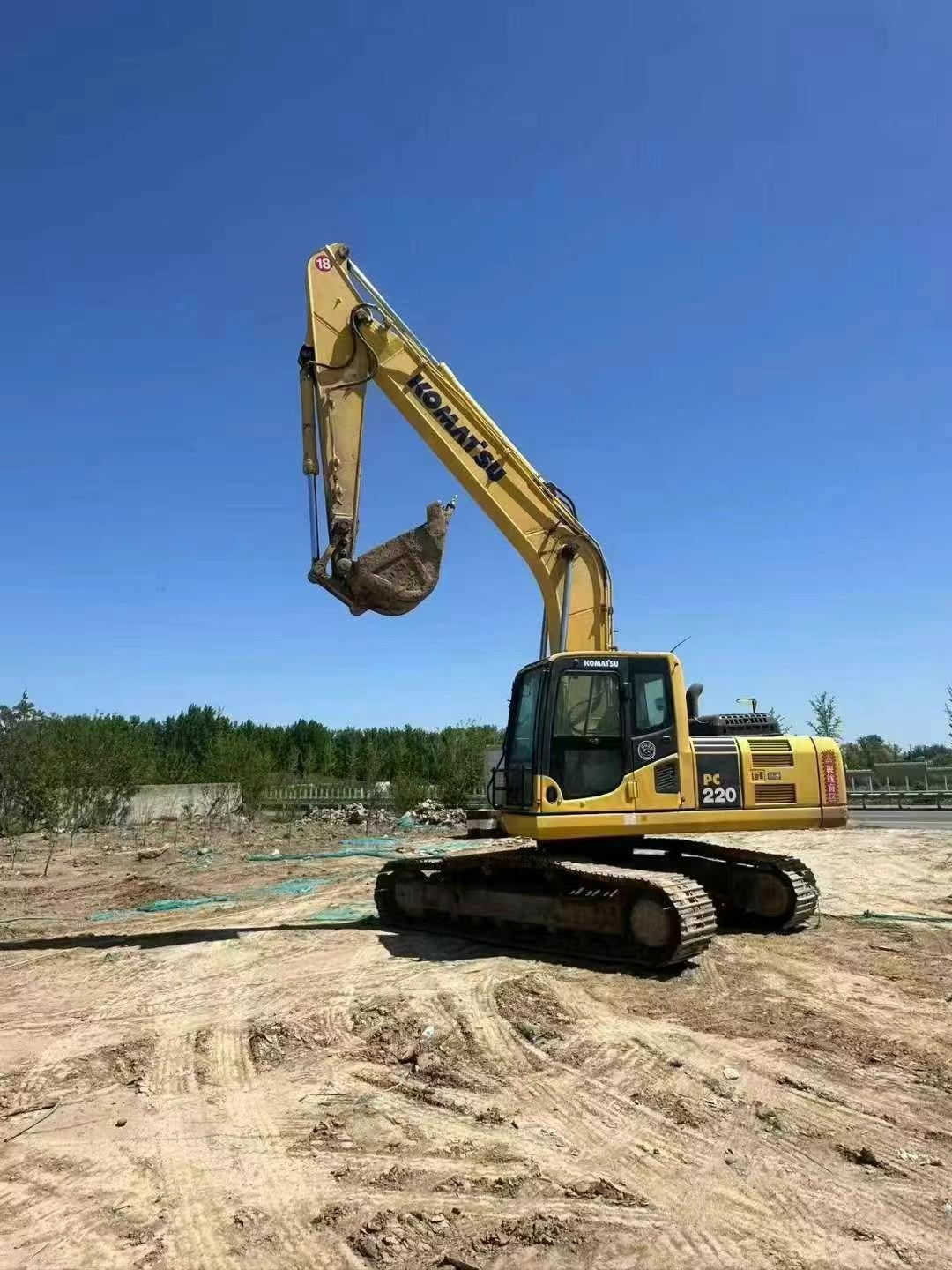 Buy Komatsu PC220 Used Excavator / 1