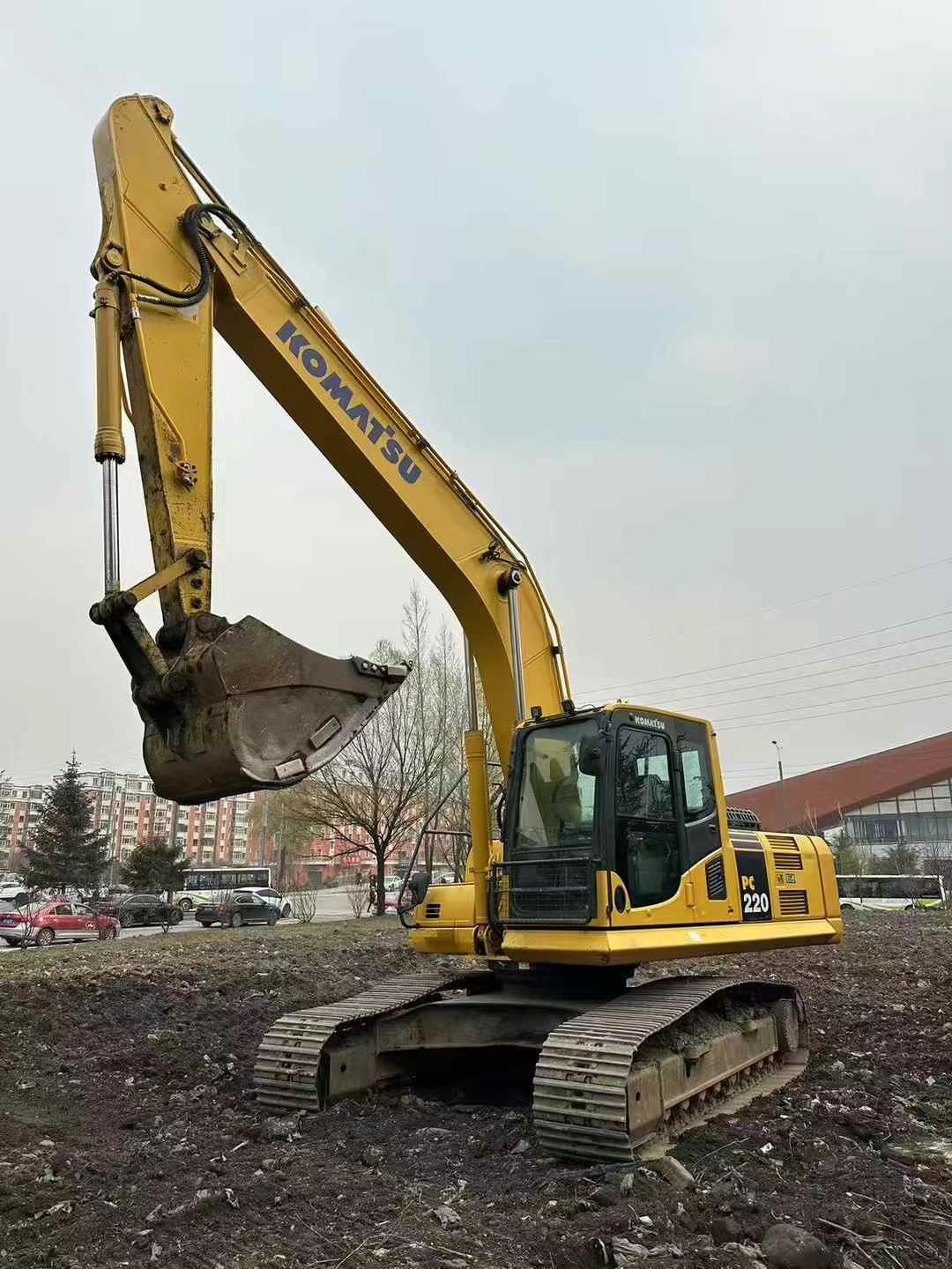 Buy Komatsu PC220-8 Used Excavator / 1