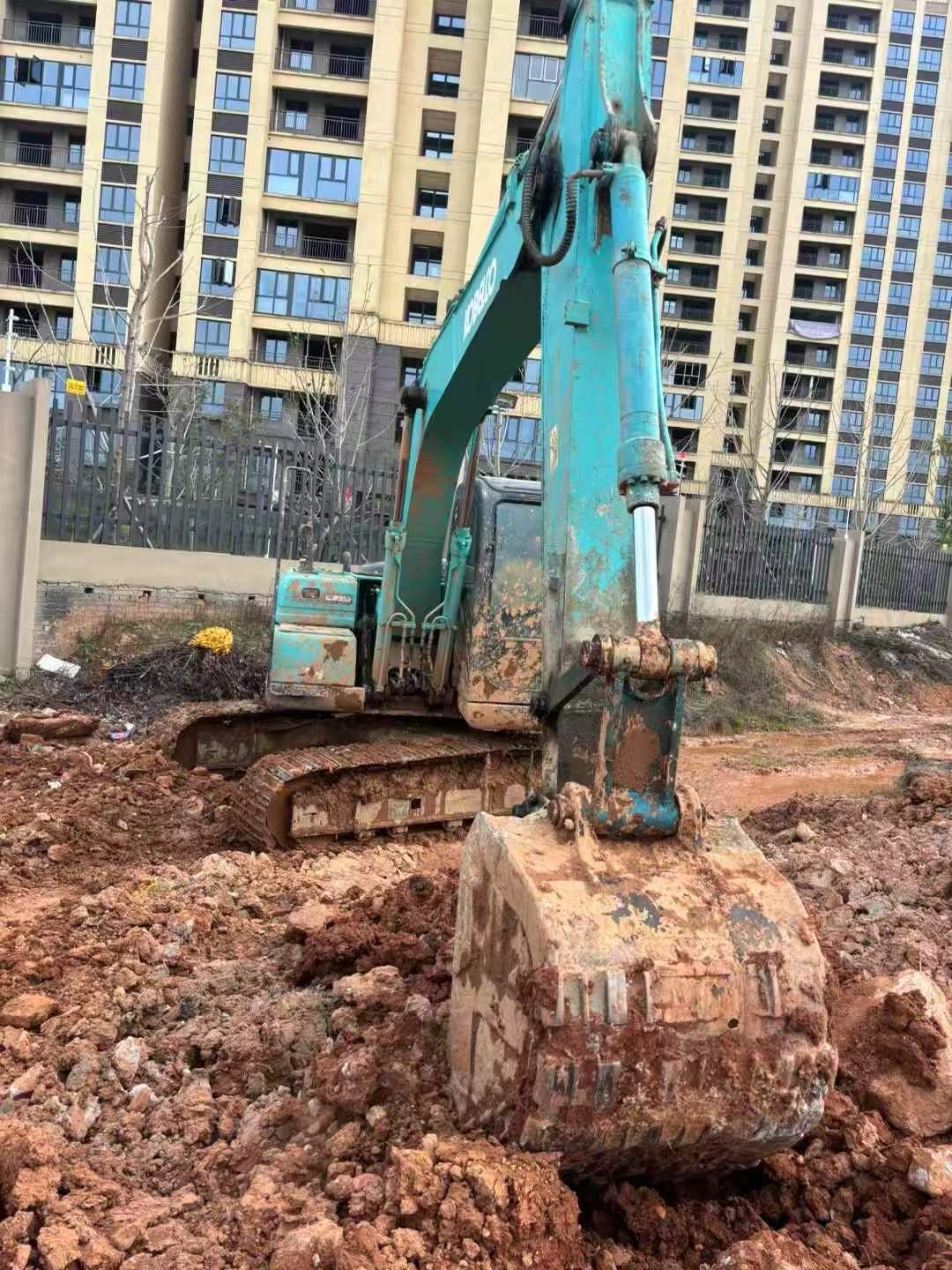 Buy Kobelco SK130 Used Excavator / 1