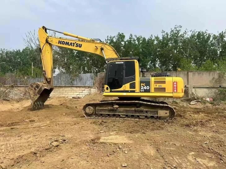 Buy Komatsu PC240-11M0 Used Excavator / 1