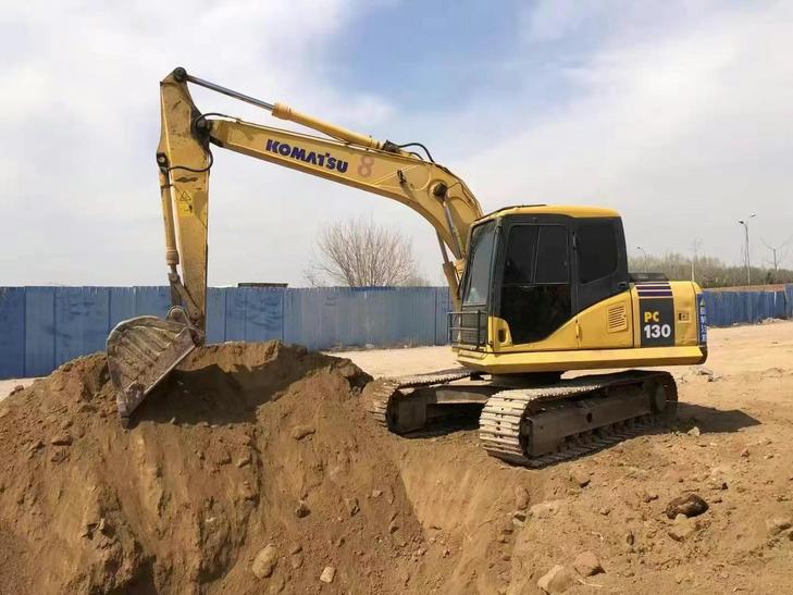 Buy Komatsu PC130 Used Excavator / 1