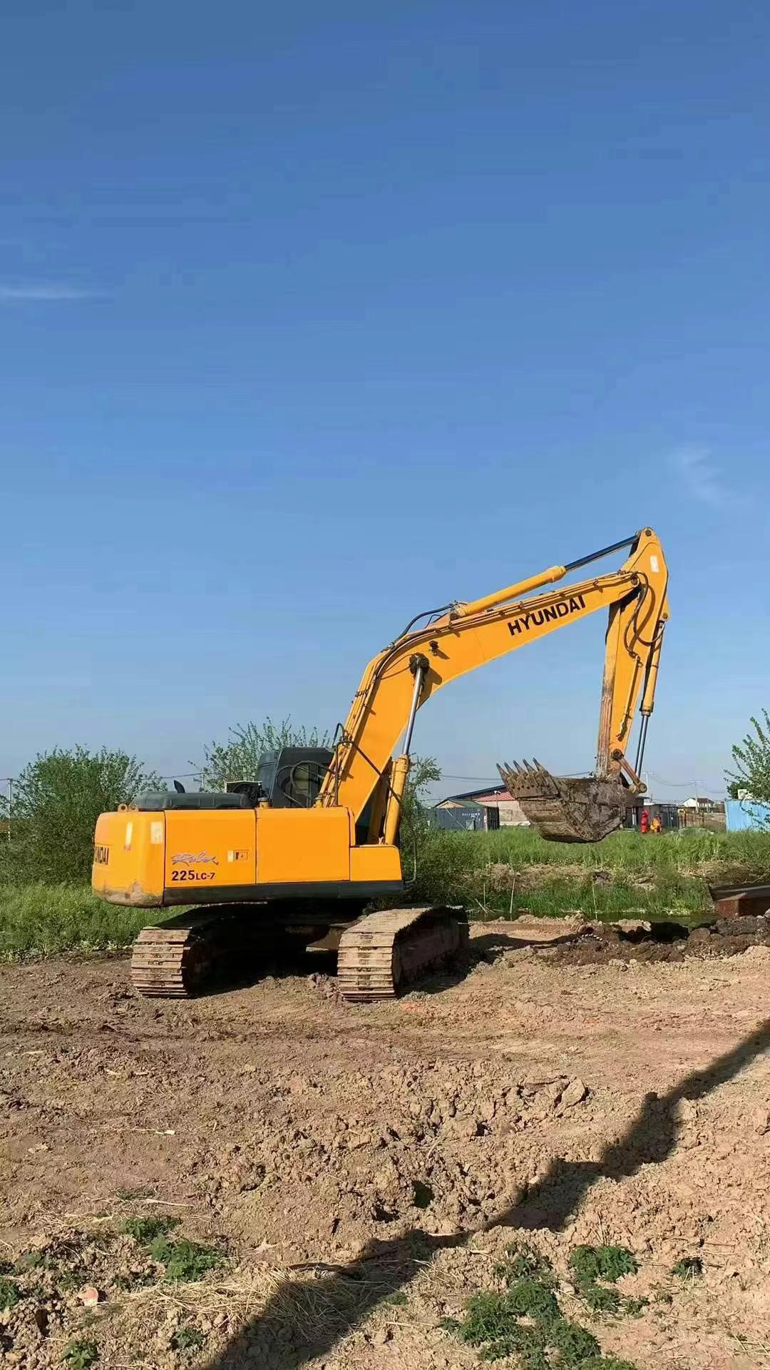 Buy Hyundai R225-7 Used Excavator / 1