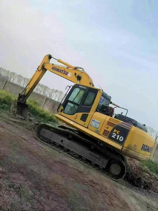 Buy Komatsu PC210-8 Used Excavator / 1
