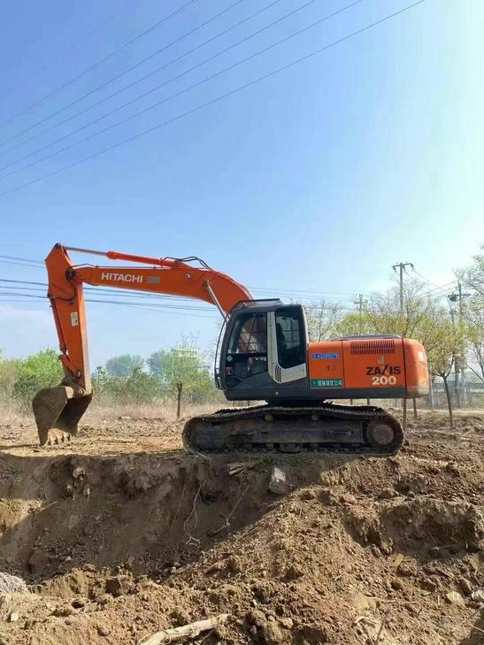 Buy Hitachi ZAXIS200 Used Excavator / 1