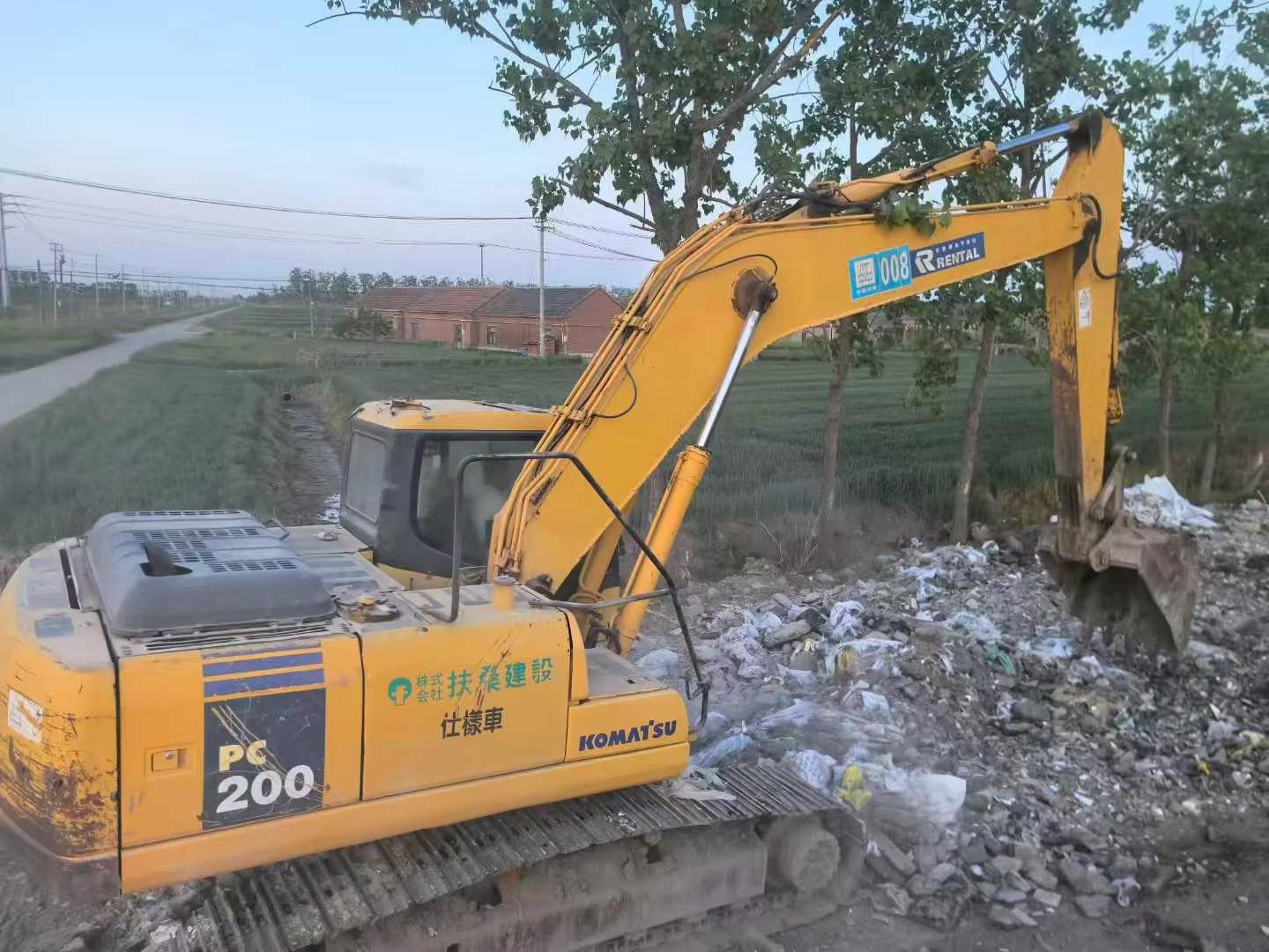 Buy Komatsu PW200-7 Used Excavator / 1
