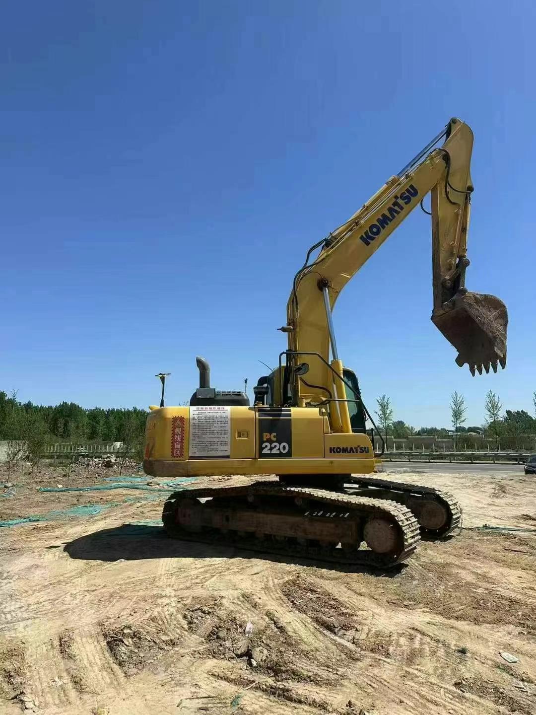 Buy Komatsu PC220 Used Excavator / 1