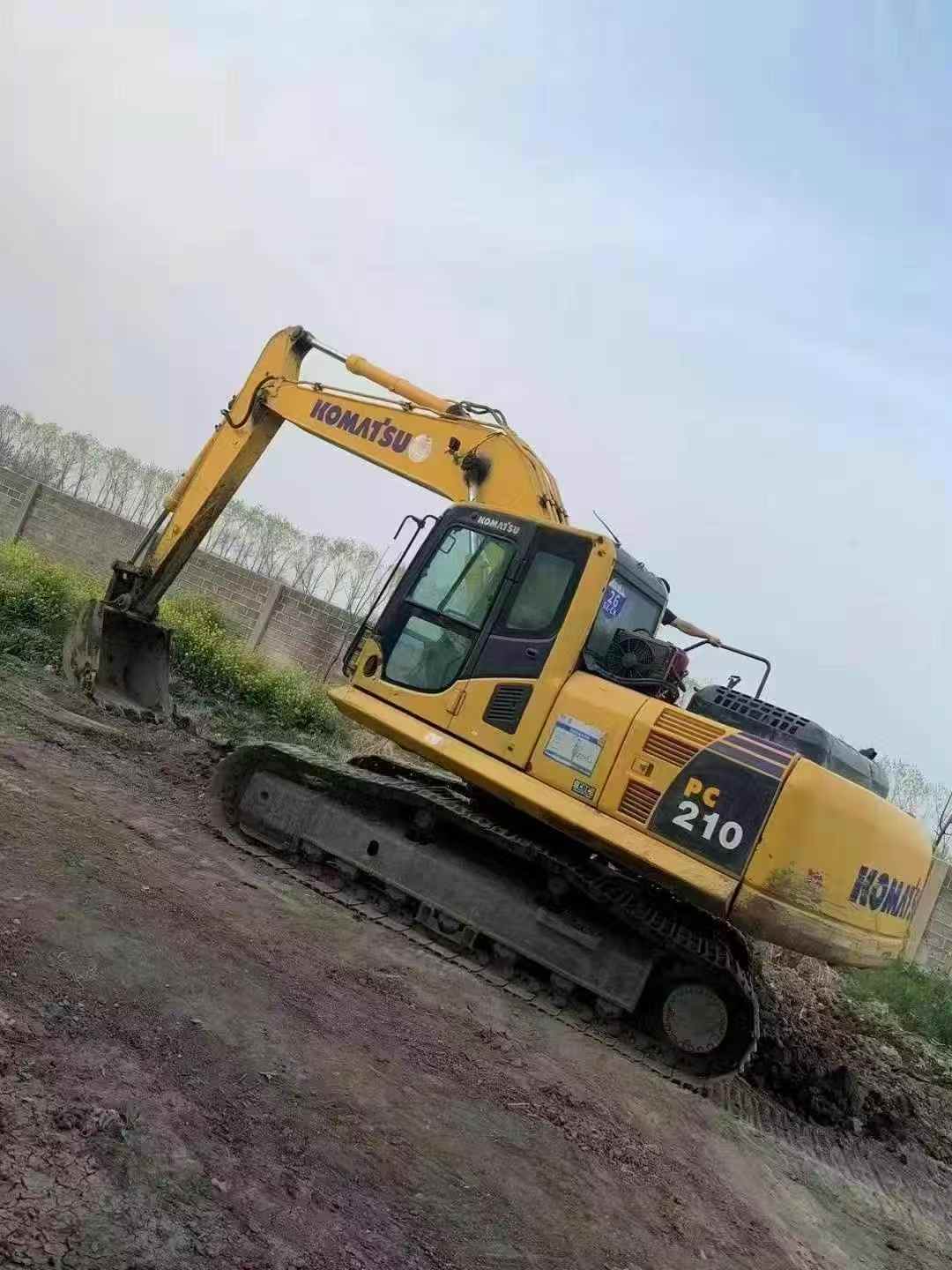 Buy Komatsu PC210-8 Used Excavator / 1