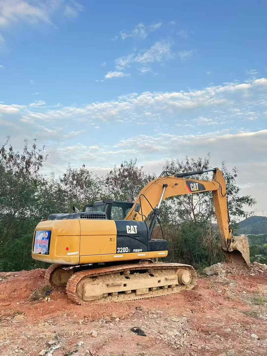 Buy Caterpillar 320D Used Excavator / 1