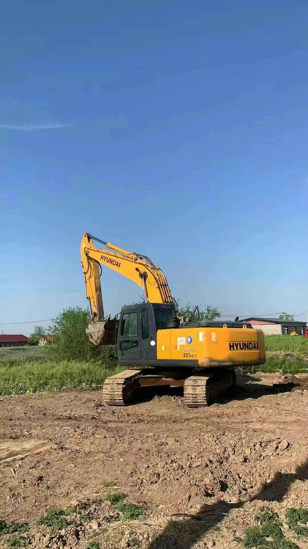 Buy Hyundai R225-7 Used Excavator / 1