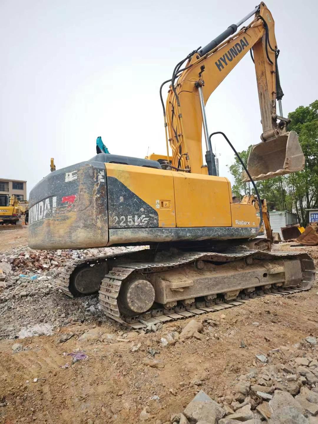 Buy Hyundai R215VSN Used Excavator / 2 Used Hyundai R215VSN Excavator 2017 Model / 2