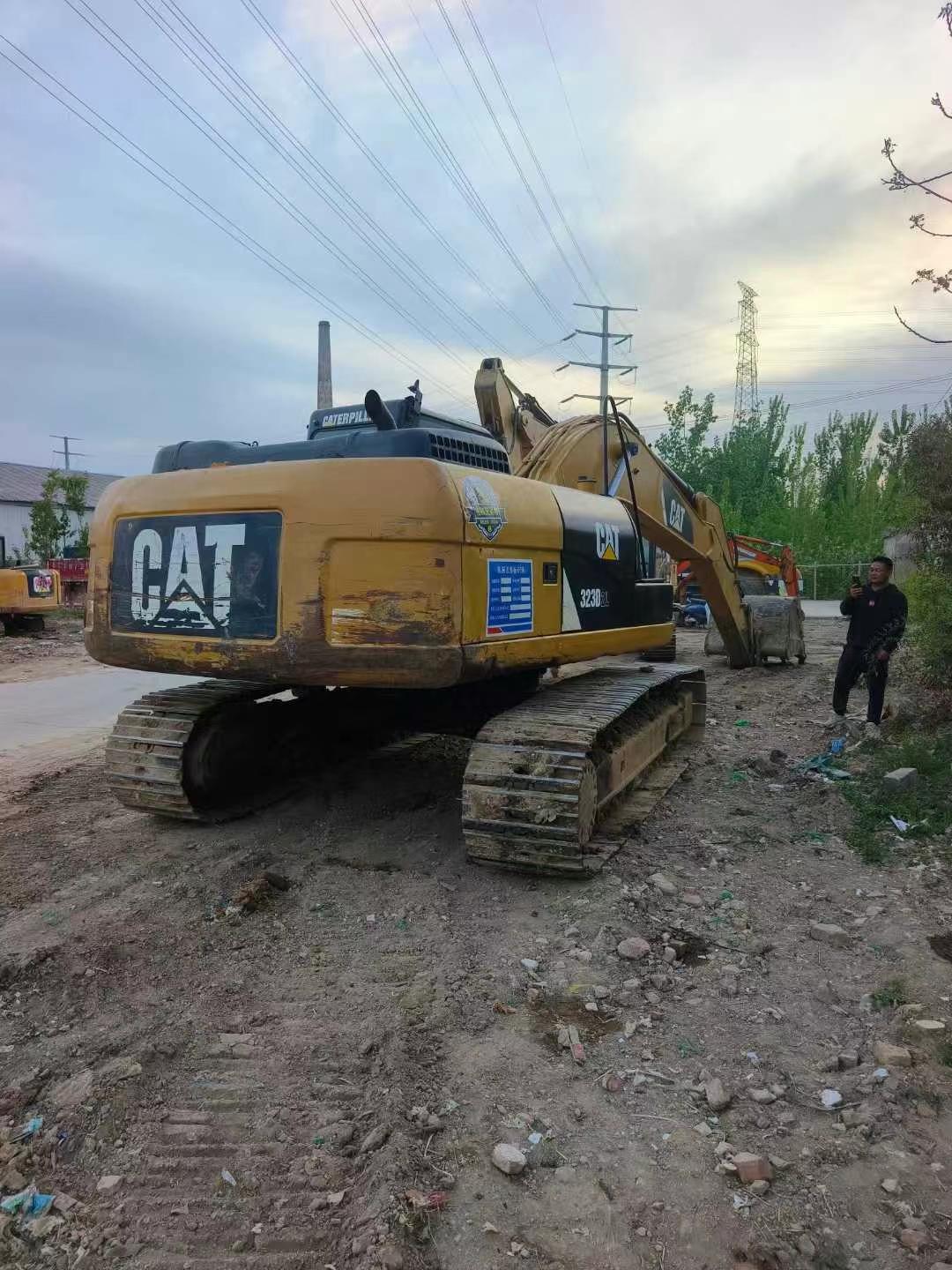 Buy Caterpillar 323D2L Used Excavator / 8 Used Caterpillar 323D2L Excavator 2014 Model / 8