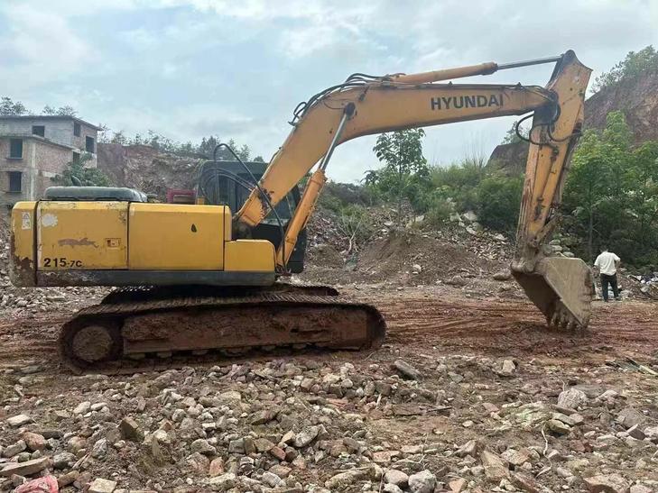 Buy Hyundai R215-7 Used Excavator / 1