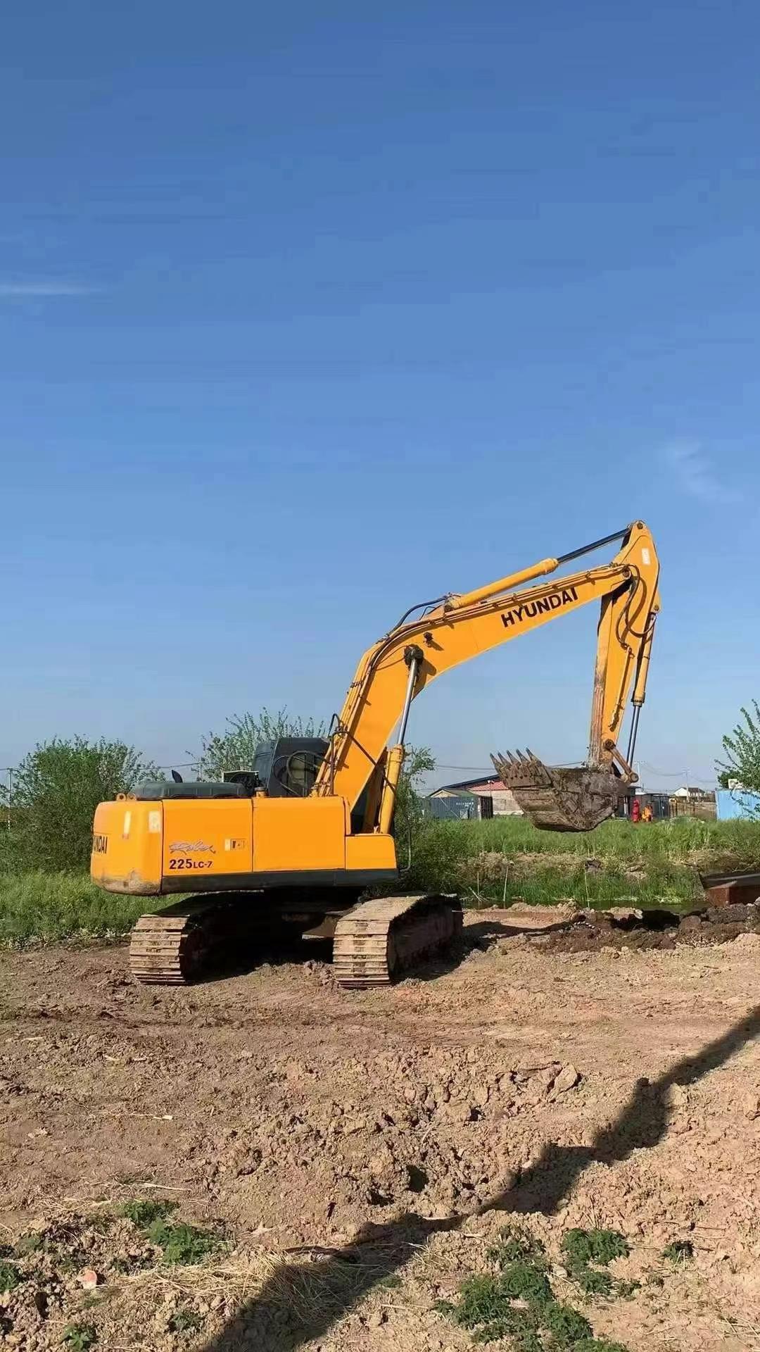 Buy Hyundai R225-7 Used Excavator / 1