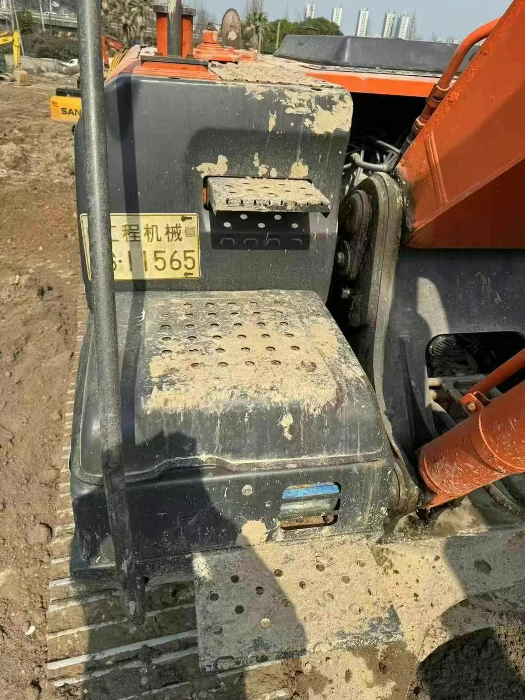 Buy Hitachi ZAXIS200 Used Excavator / 8 Used Hitachi ZAXIS200 Excavator 2016 Model / 8