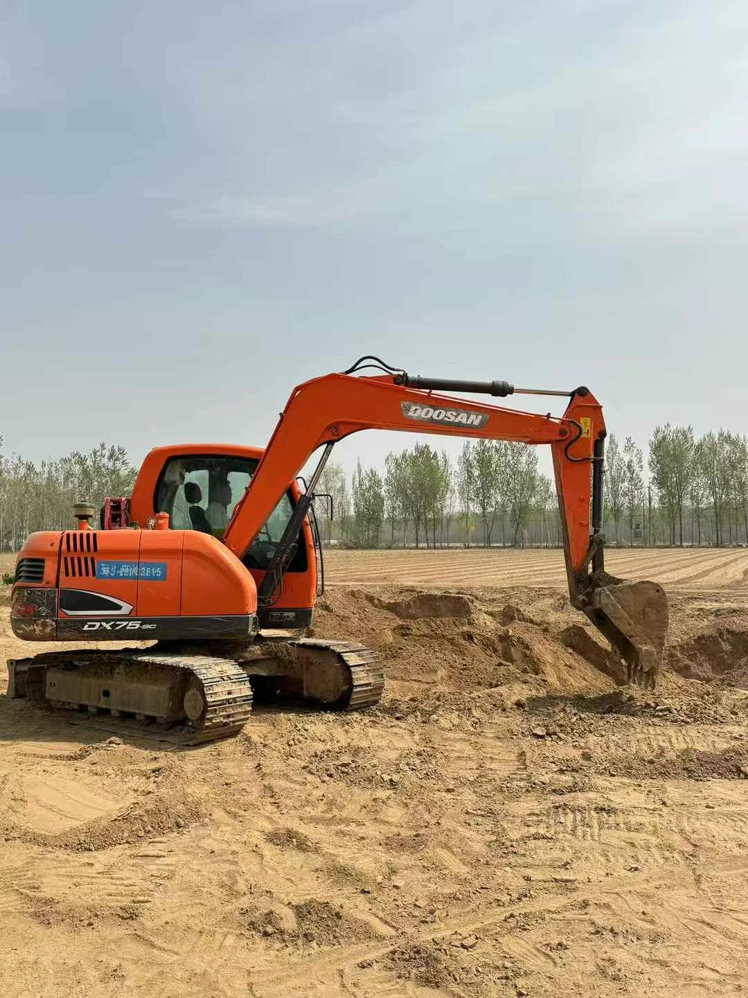 Buy Doosan DX75 Used Excavator / 1
