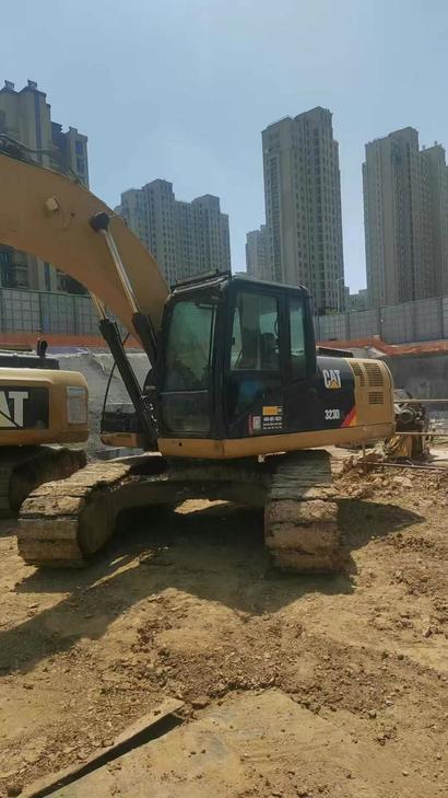 Buy Caterpillar 323DL Used Excavator / 1