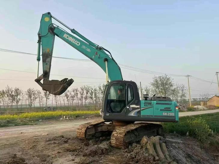 Buy Kobelco SK200-8 Used Excavator / 1