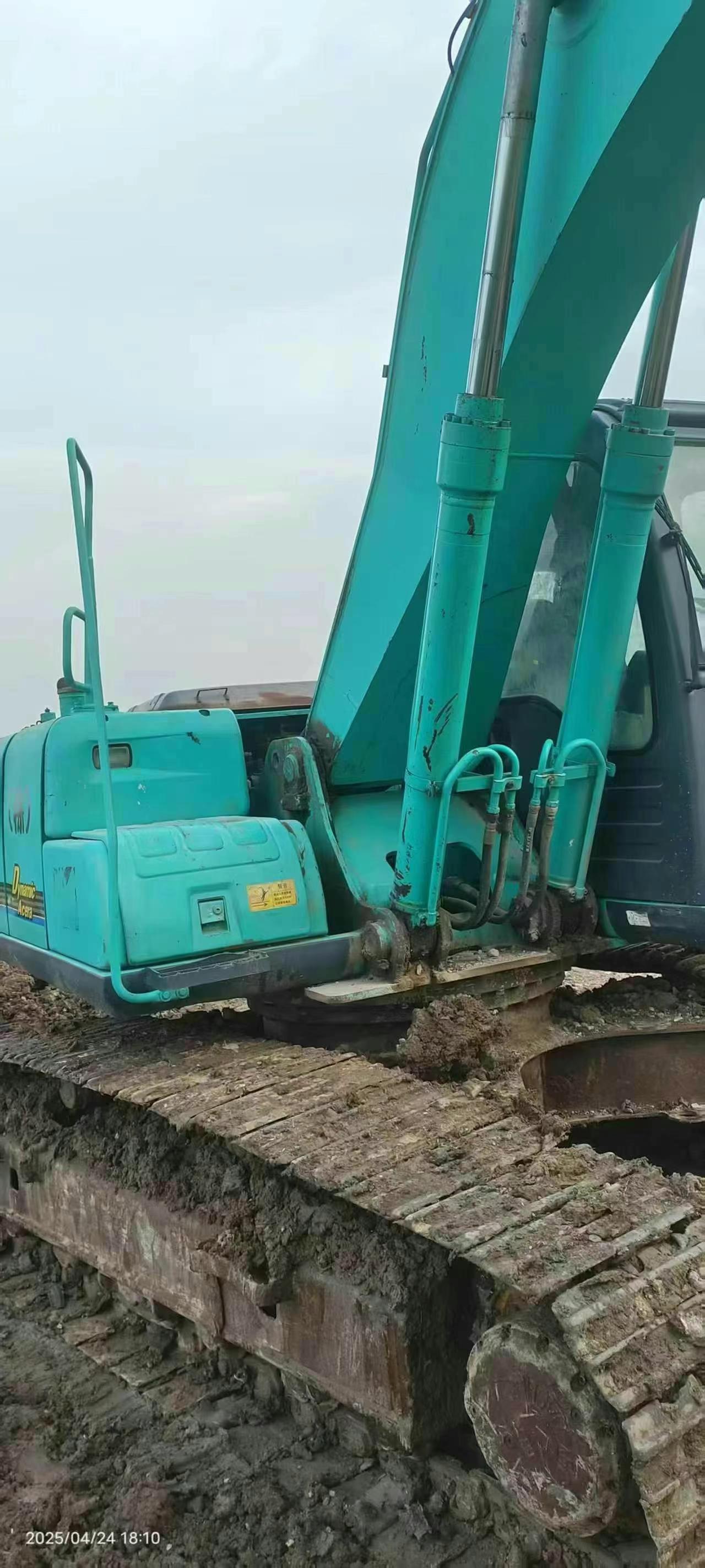 Buy Kobelco SK200 Used Excavator / 4 Used Kobelco SK200 Excavator 2016 Model / 4