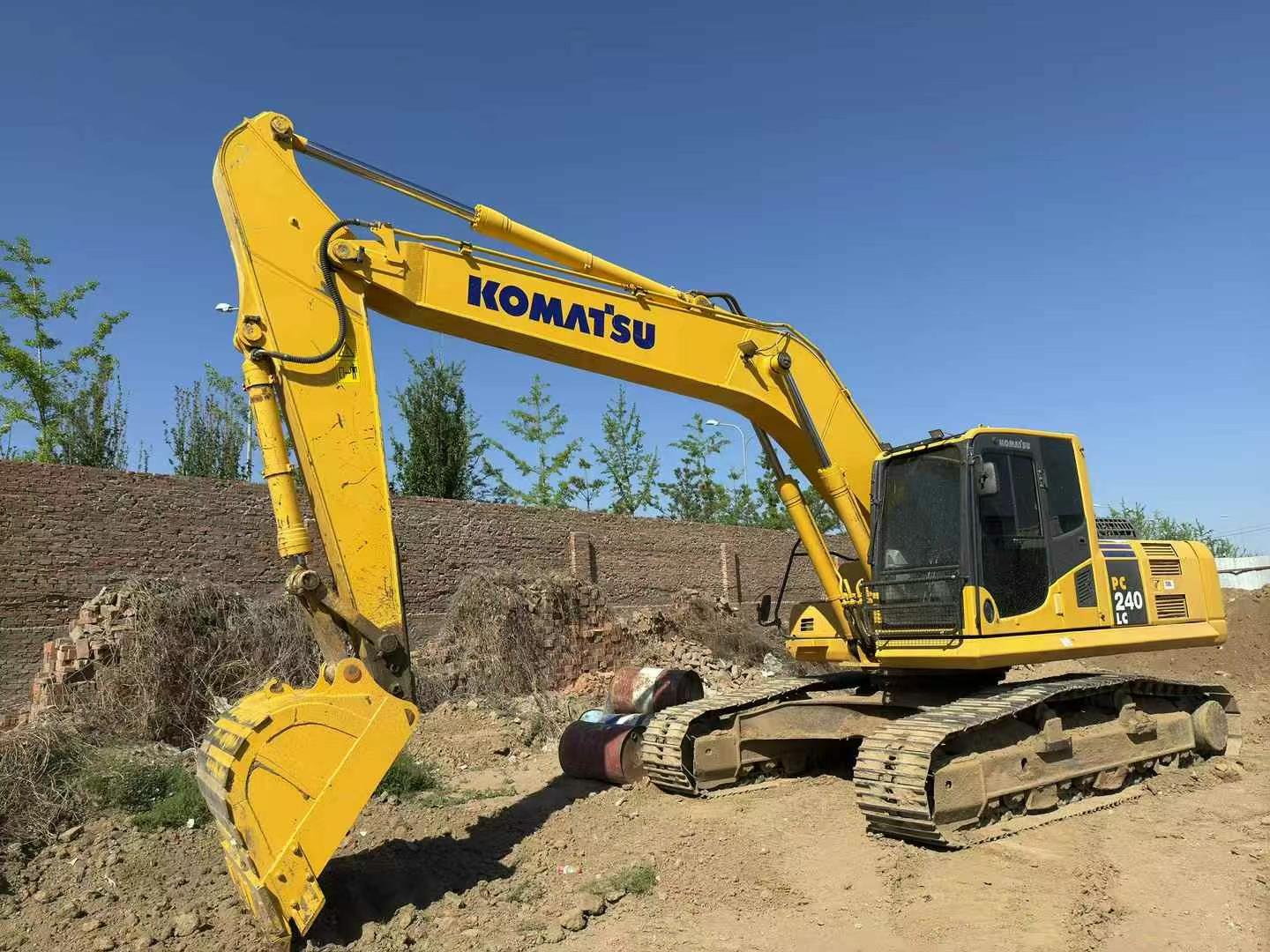 Buy Komatsu PC240LC-8 Used Excavator / 1