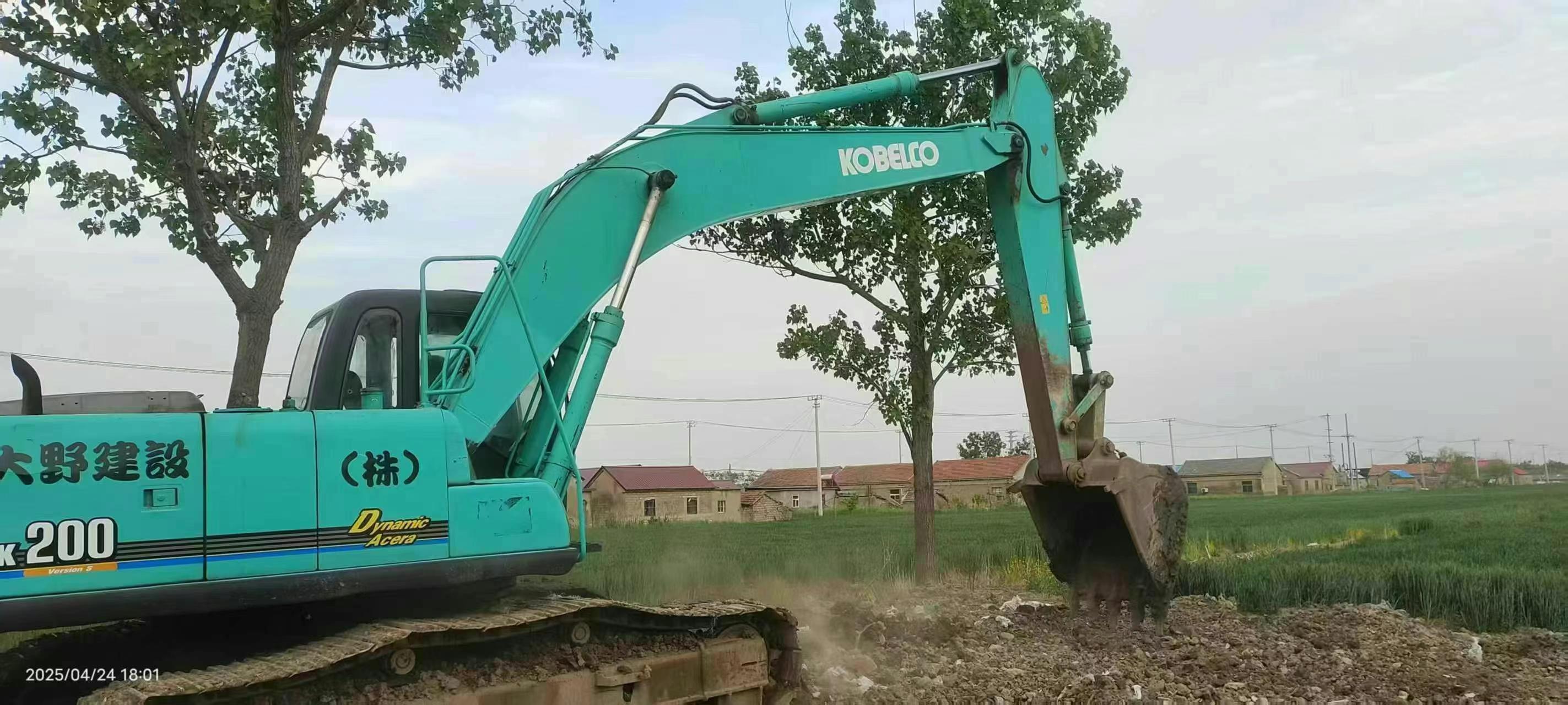 Buy Kobelco SK200 Used Excavator / 1