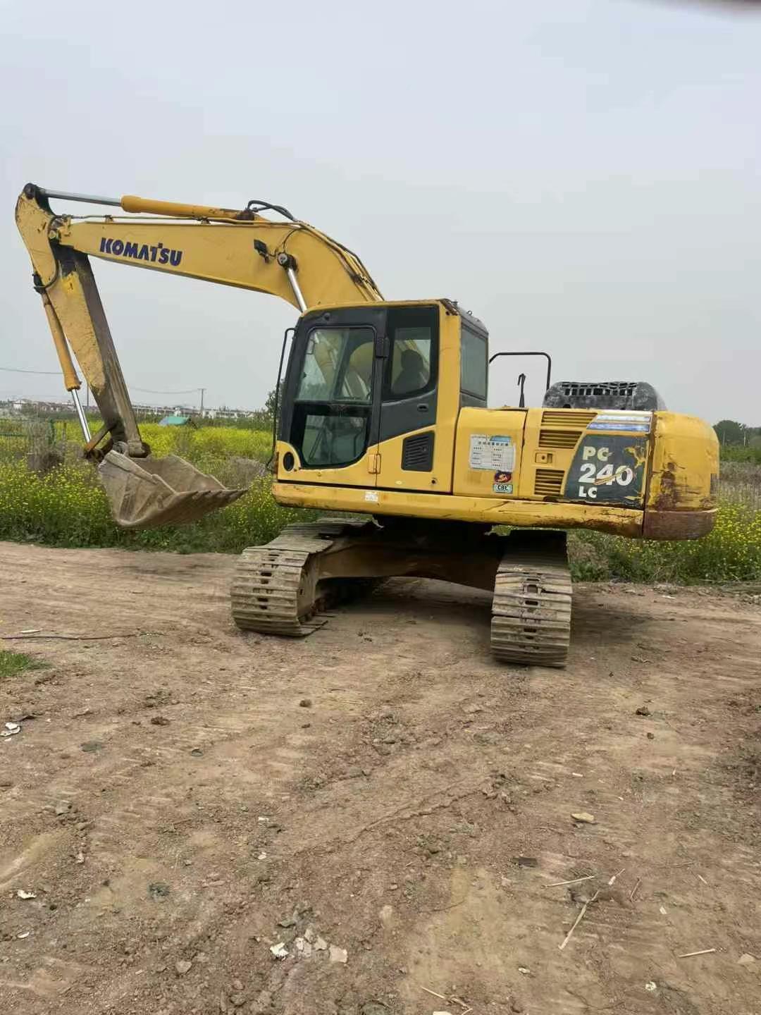 Buy Komatsu PC200-8 Used Excavator / 1